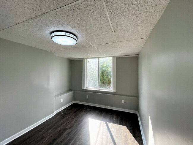 Foto del edificio - 4/5 bed 2 bath - all updated South Oakland...