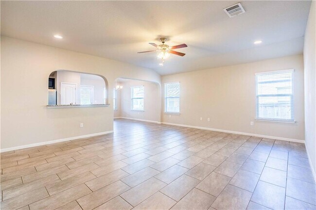 Foto del edificio - 5713 Scenic Lake Dr