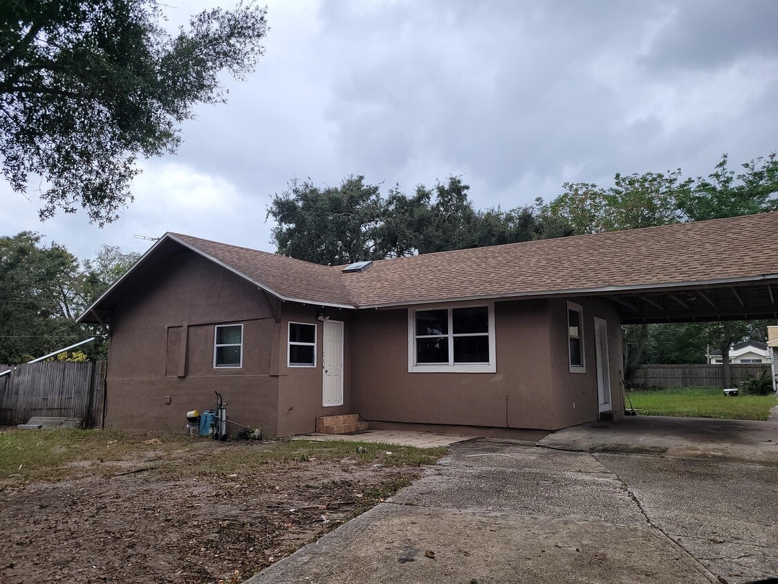 Primary Photo - 116 N Van Buren Ave