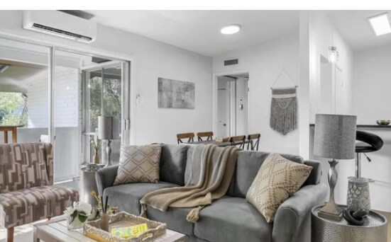 Foto del edificio - 2627 Douglas Ave