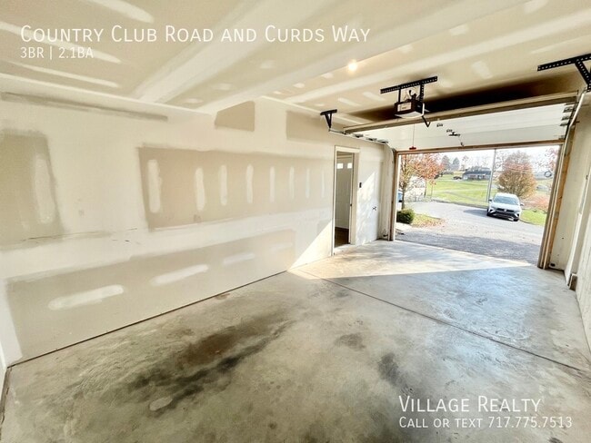 Building Photo - 705 Country Club Rd