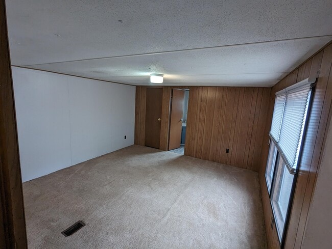 Building Photo - 20 K and M Way