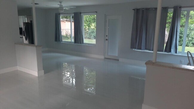 Foto del edificio - 8815 NE 9th Ct