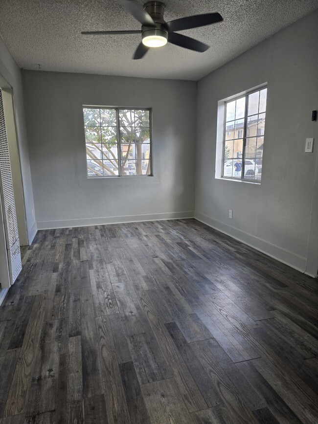 Main living area - 838 E 76th St