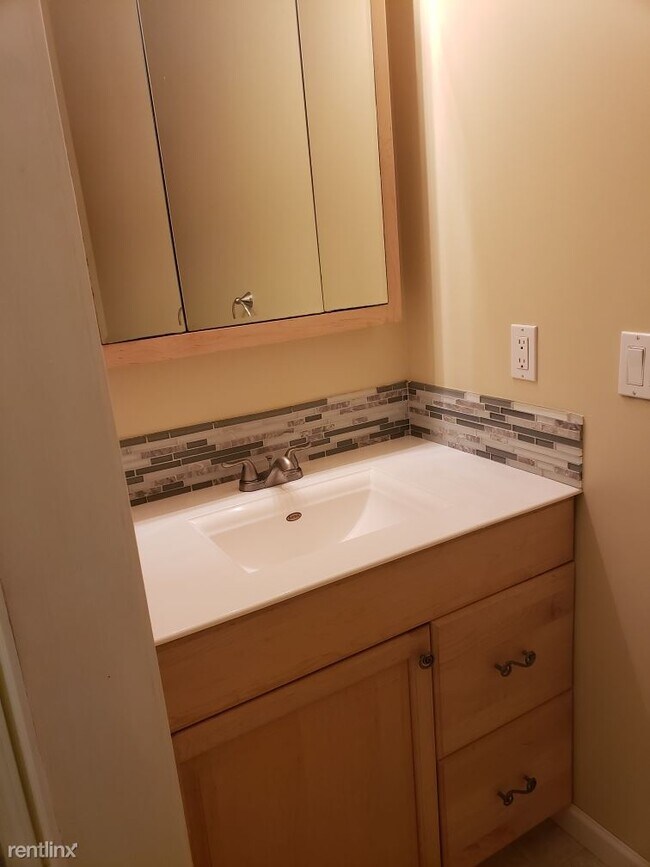 Building Photo - 2 br, 1.5 bath House - 8212 Shields Dr