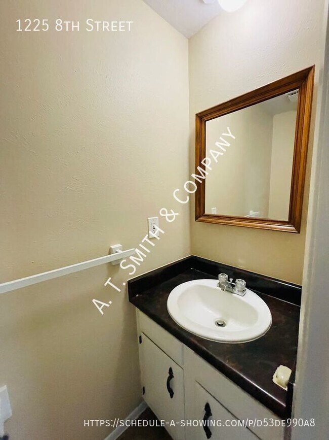 Foto del edificio - 1225 8th St