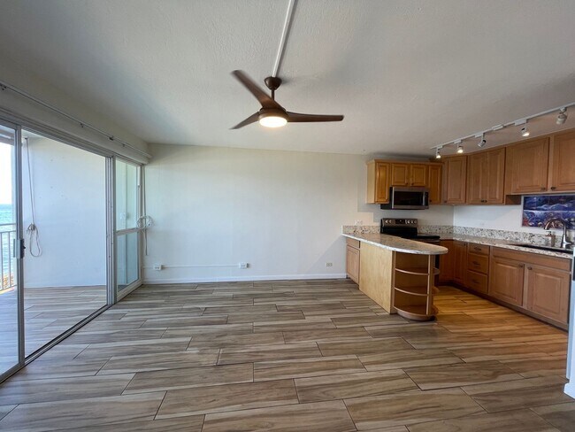 Foto del edificio - Lahaina Roads Oceanfront One Bedroom