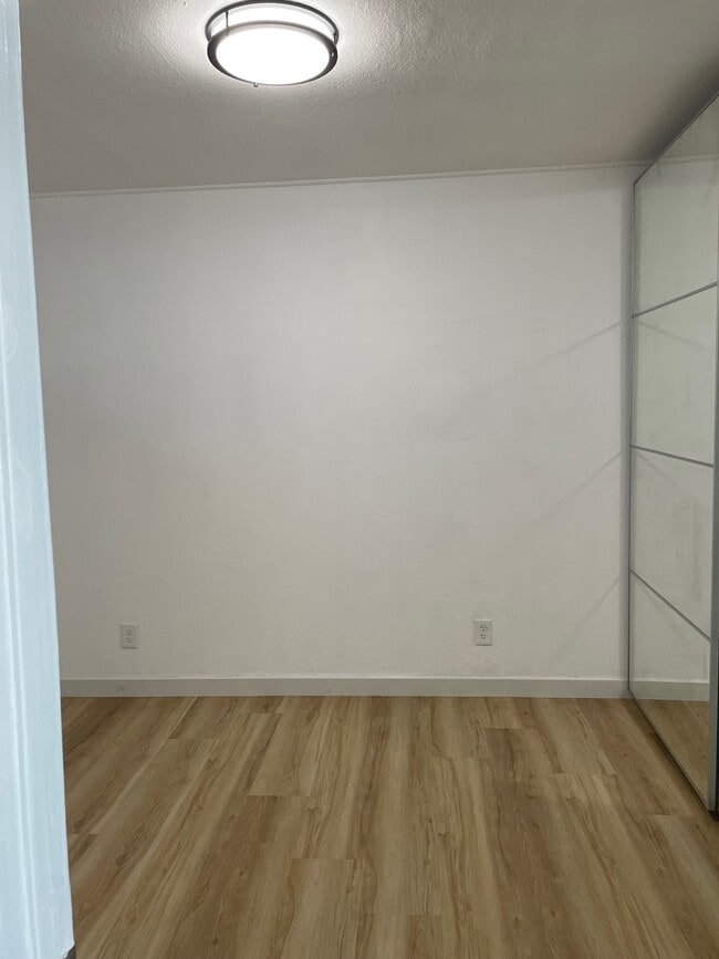 Foto del edificio - 2470-2472 Iowa Ave