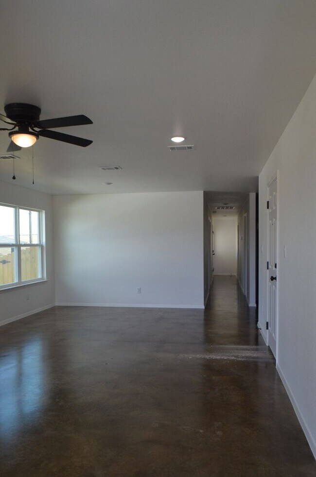 Building Photo - 983 Cline Dr