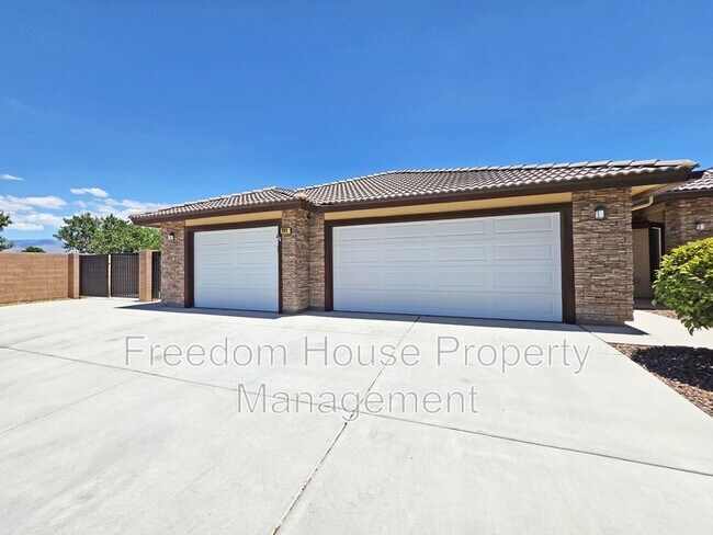 Building Photo - 111 Mondale Ct