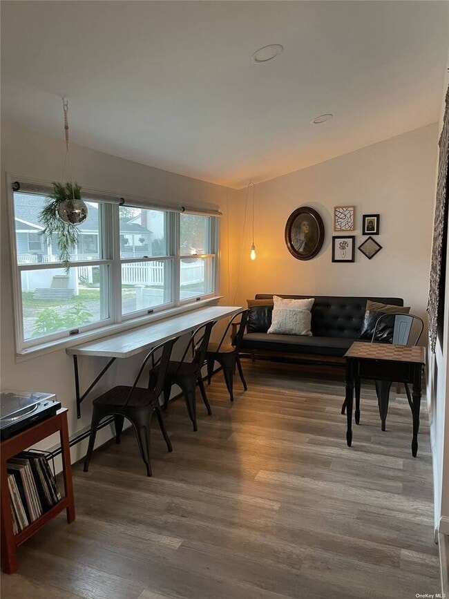 Building Photo - 2 Willow Walk