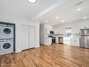 Building Photo - 3016 W 40th St