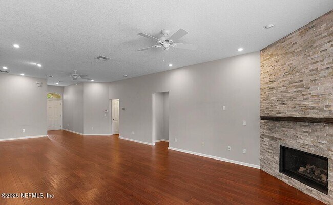 Foto del edificio - 1520 Summerdown Way