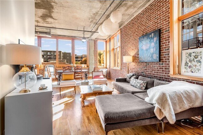 Foto del edificio - 660 Glen Iris Dr NE