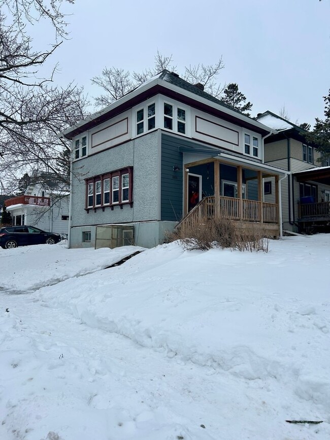 Building Photo - 1001 N 13th Ave E