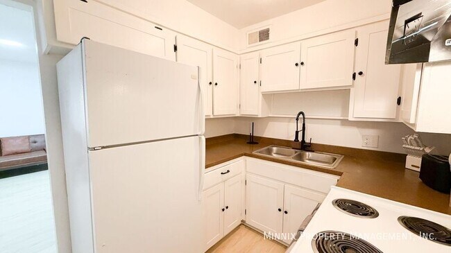 Building Photo - 5005 Avenue W