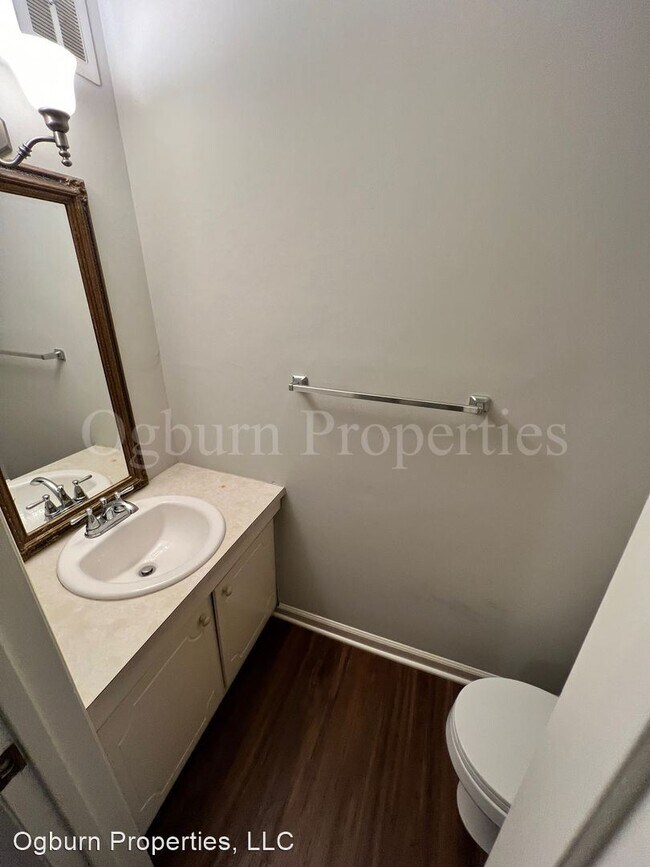 Foto del edificio - 2 br, 1.5 bath House - 204 VINEYARD PARK ROAD