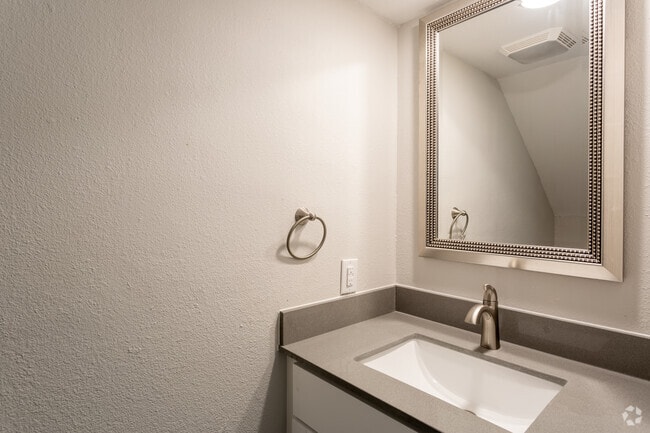 2 BR, 1.5 BA 1010 SF - Mueller Square Apartments