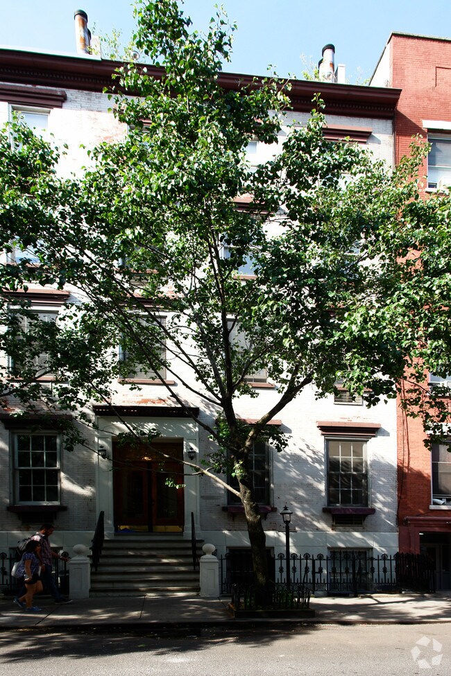 Building Photo - 334 W 19th St