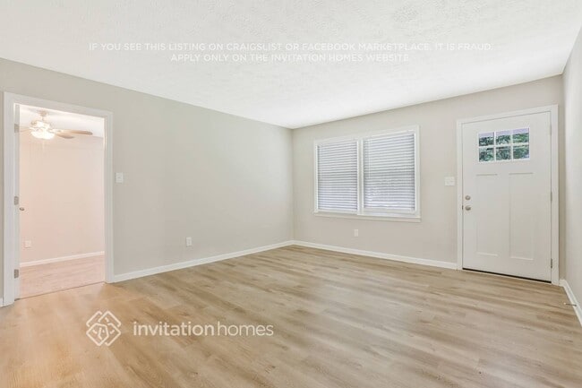 Building Photo - 415 Plainville Dr SW