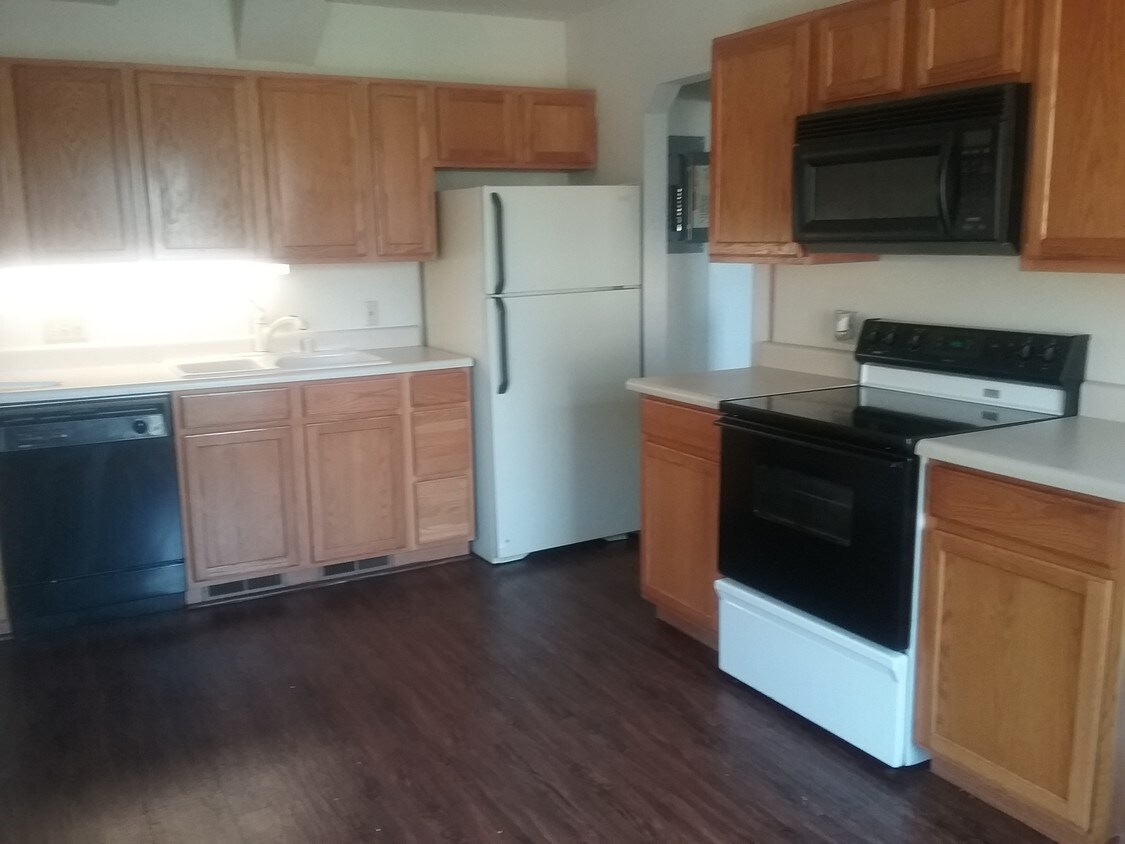 Primary Photo - 125 8th Ave