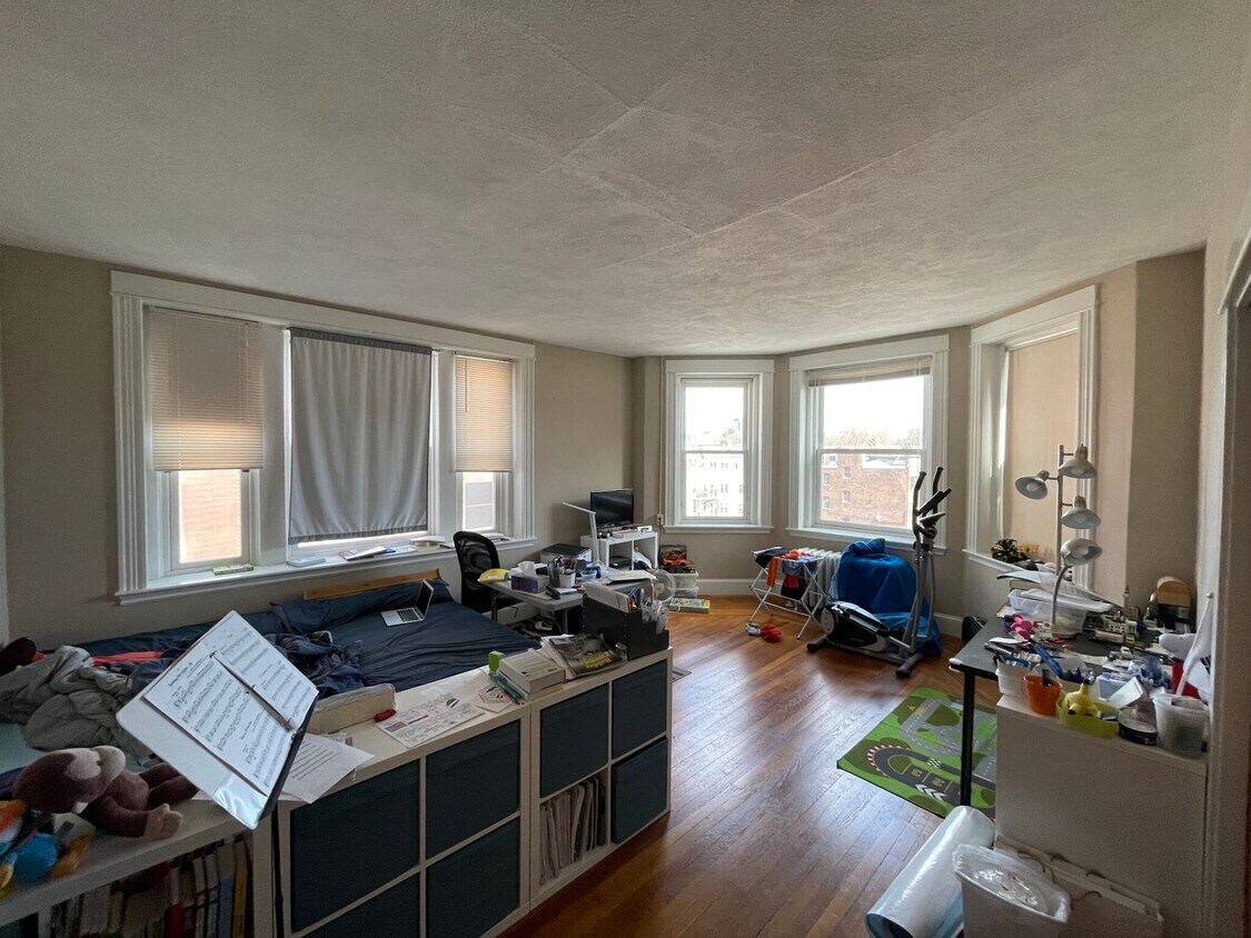 33 Stearns Rd Unit 3, Brookline, MA 02446 33 Stearns Rd Brookline, MA