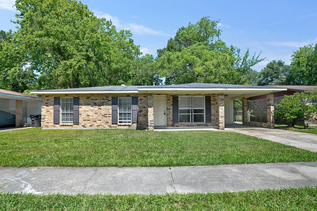 House Glen Oaks *AVAILABLE FEBRUARY 10th* House Rental in Baton