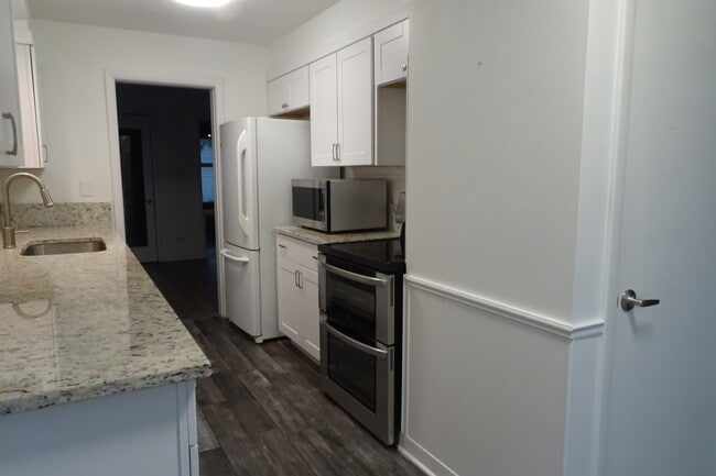 Building Photo - 817 Goodwin Dr