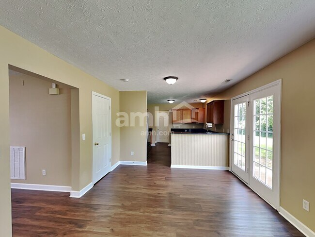 Foto del edificio - 6012 Mountview Dr