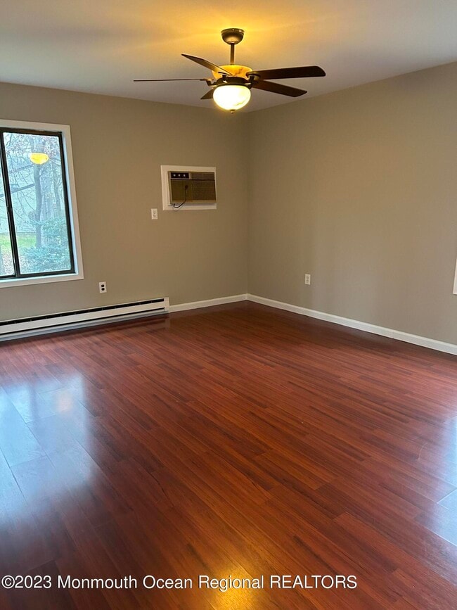 Foto del edificio - 136 Amberly Dr