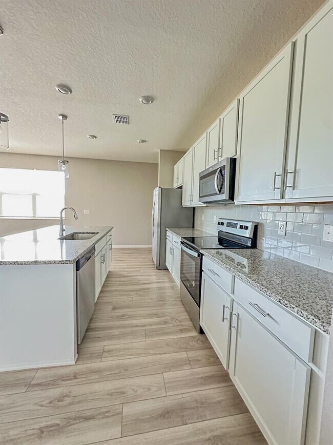 Foto del edificio - Gorgeous 4 Bed 2 Bath Home!