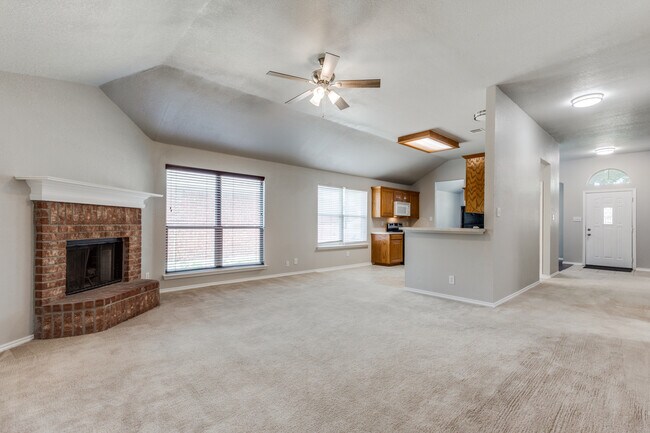 living room - 9622 Emerald Pl