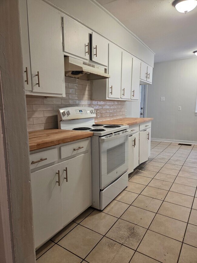 Foto del edificio - Spacious 4 Bed/ 2 Bath in North Jackson!