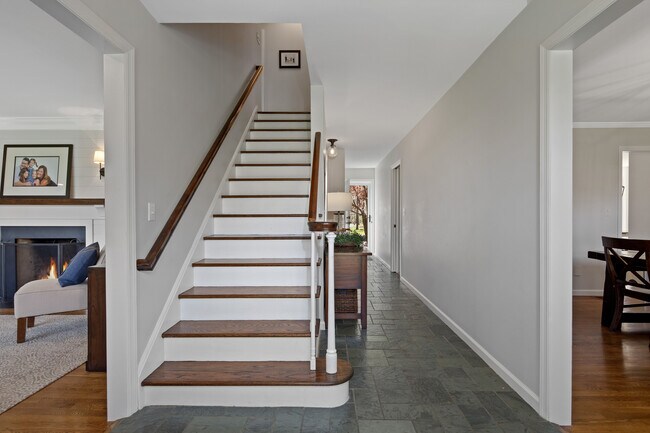 Building Photo - 5 High School Ln