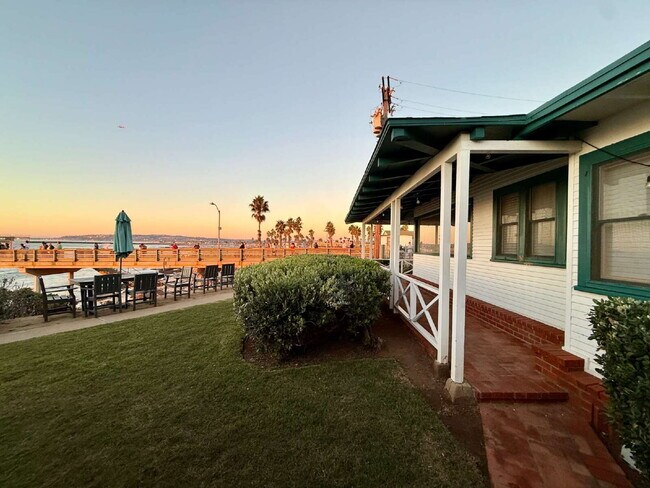 Foto del edificio - Oceanfront Gem on Niagara Avenue — Steps from the Pier 3 Bed | 2 Bath | Fully Remodeled | Ocean B...