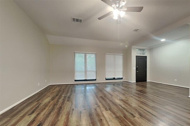 Foto del edificio - 7102 Blanco Pines Dr