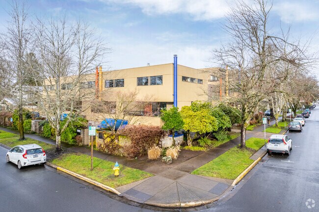 Exterior - 970-988 Lincoln St