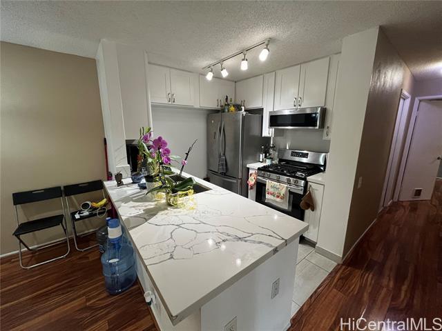 Building Photo - 91-253-253 Hanapouli Cir
