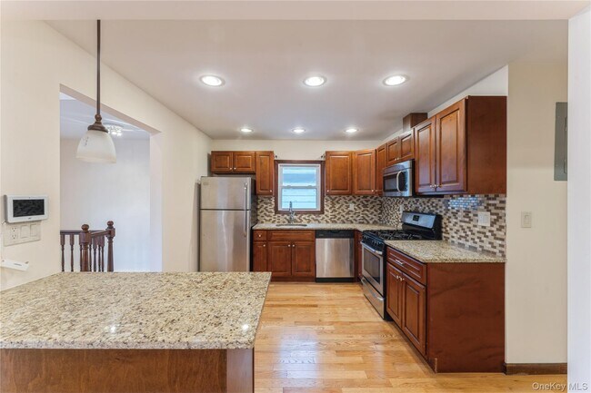 Foto del edificio - 228-20 Edgewood Ave