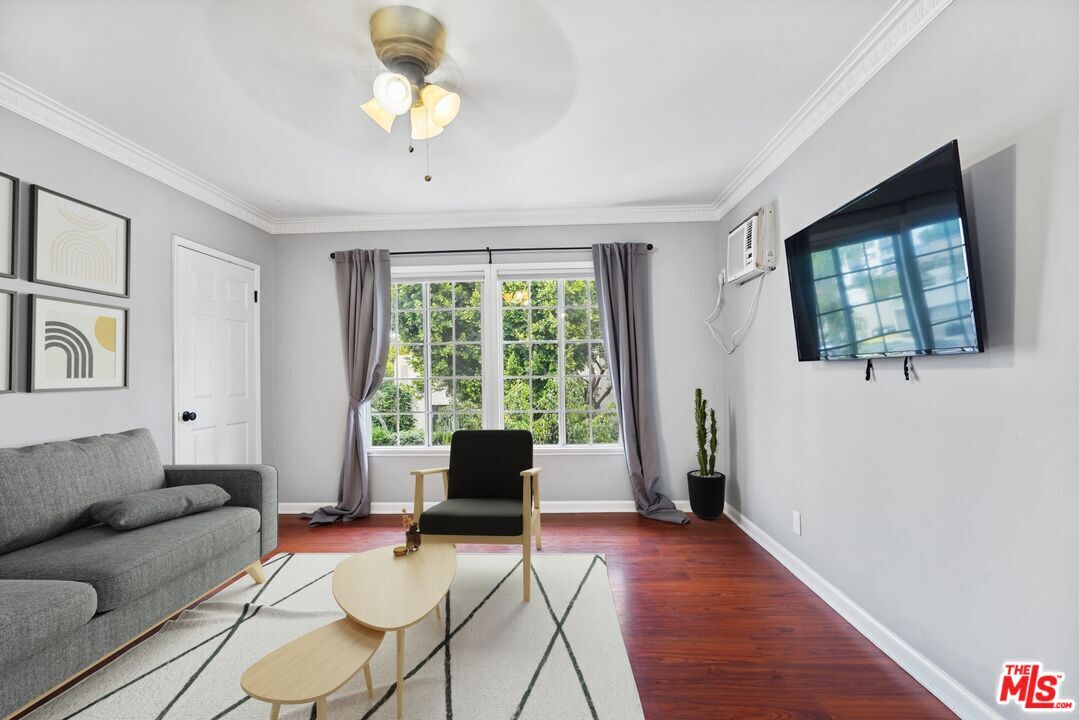 Foto principal - 6226 3/4-6224 De Longpre Ave