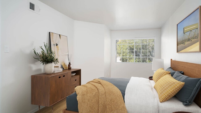 Dormitorio con suelo de superficie dura - Deerwood