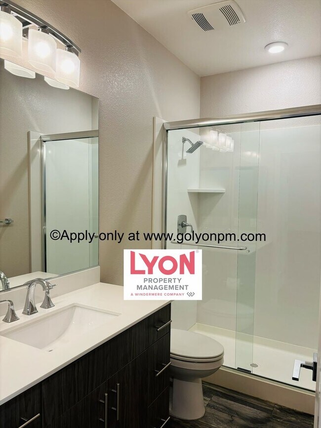 Foto del edificio - Gorgeous Rare MIDTOWN Rental w/ Rooftop Pa...