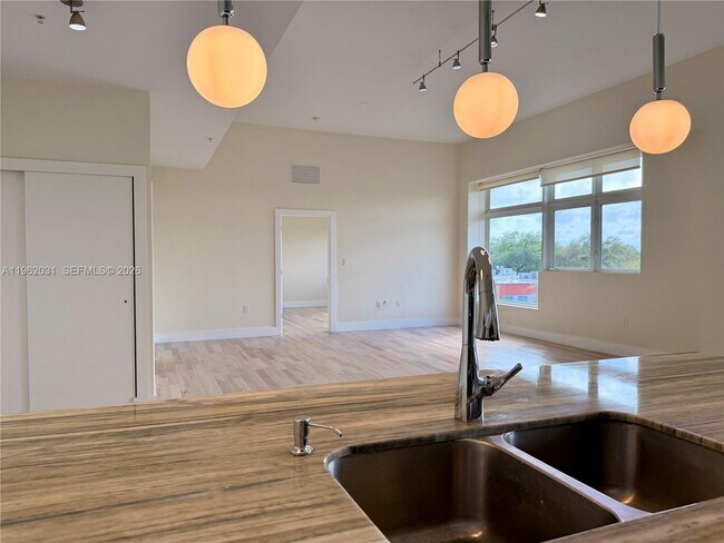 Foto del edificio - 6701 Biscayne Blvd