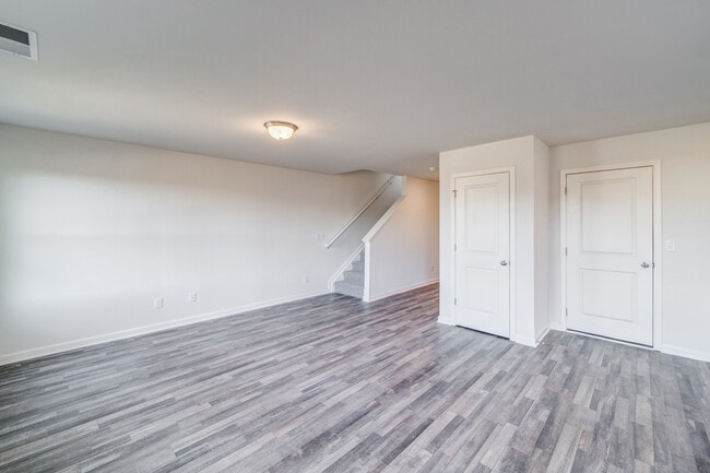 Foto del edificio - 300 Coverly Ct