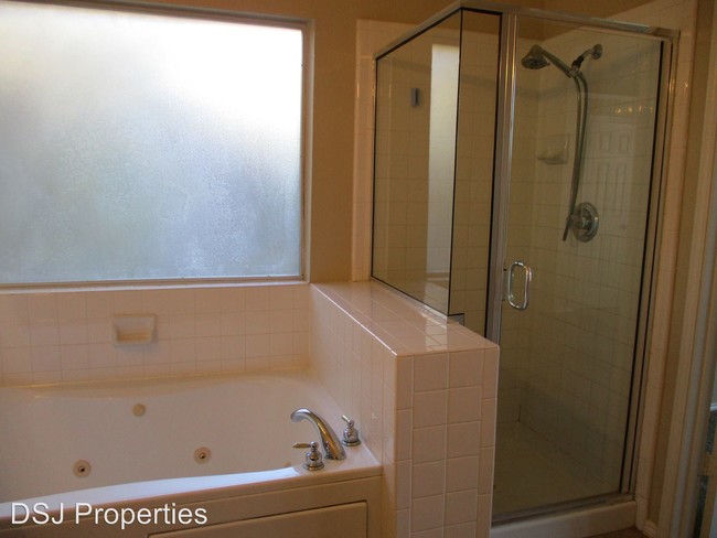 Building Photo - 3 br, 2 bath House - 625 Primrose Ln