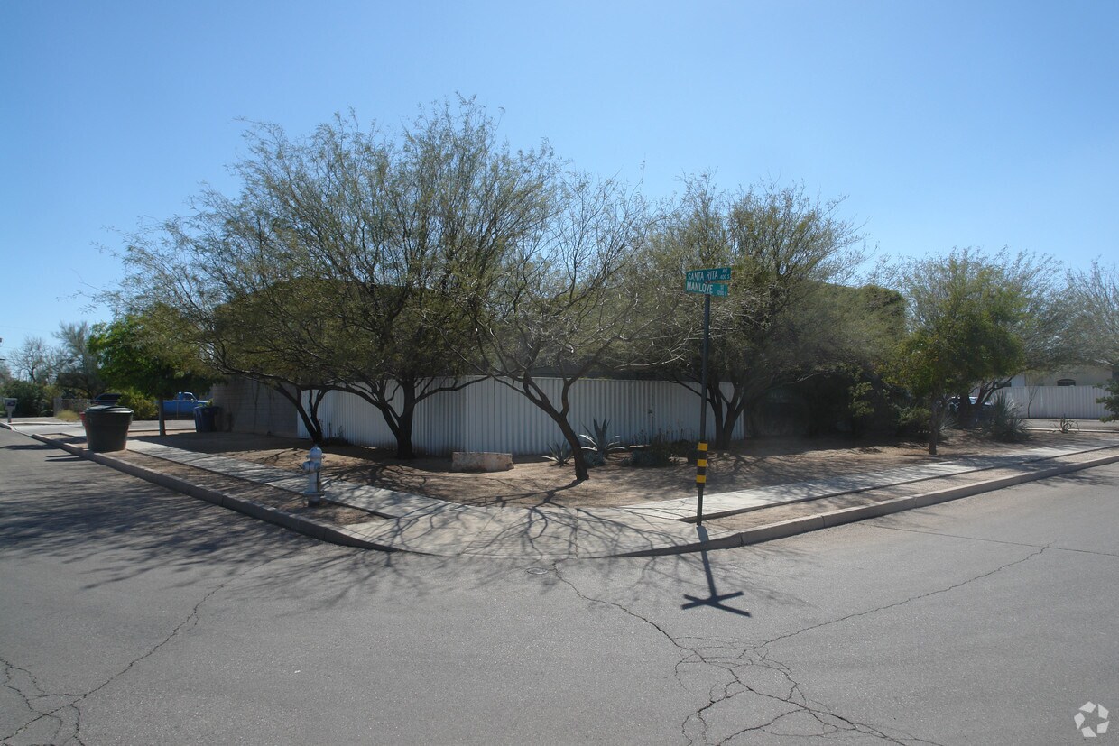 Building Photo - 1250 E Manlove St