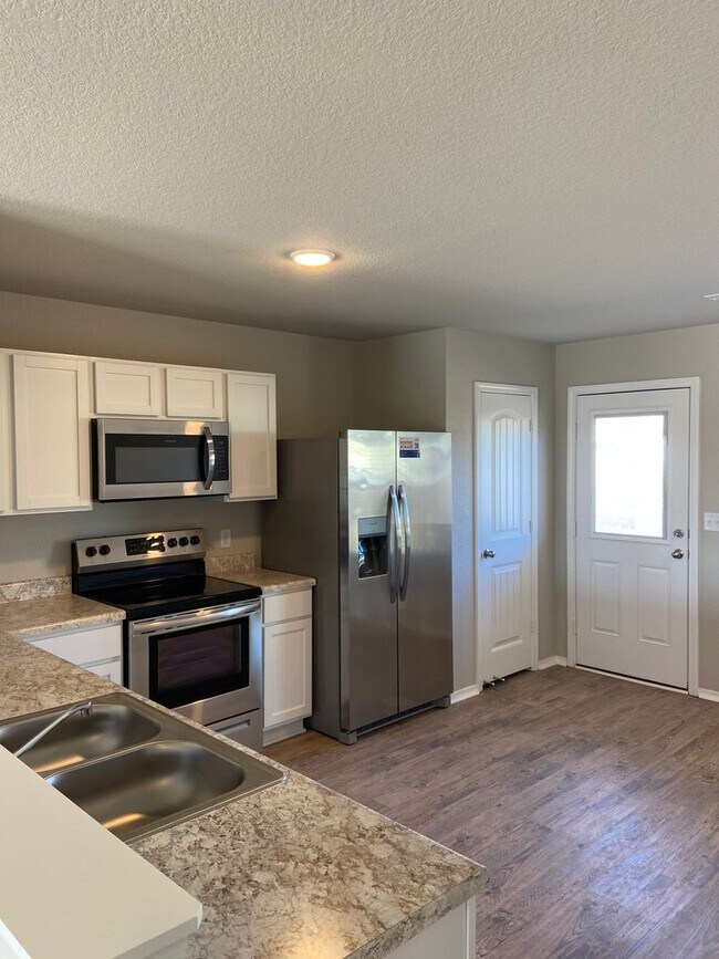 Foto del edificio - PRE-LEASING NOW | Stylish 4 Bed, 2 Bath Home in Conrad Court