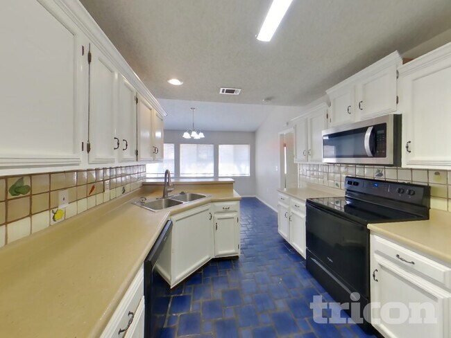 Foto del edificio - 9302 Points Edge