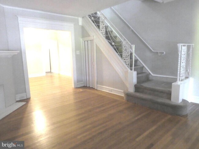 Building Photo - 1213 S 54th St