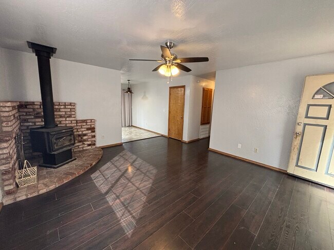 Foto del edificio - 6160 Sly Park Rd